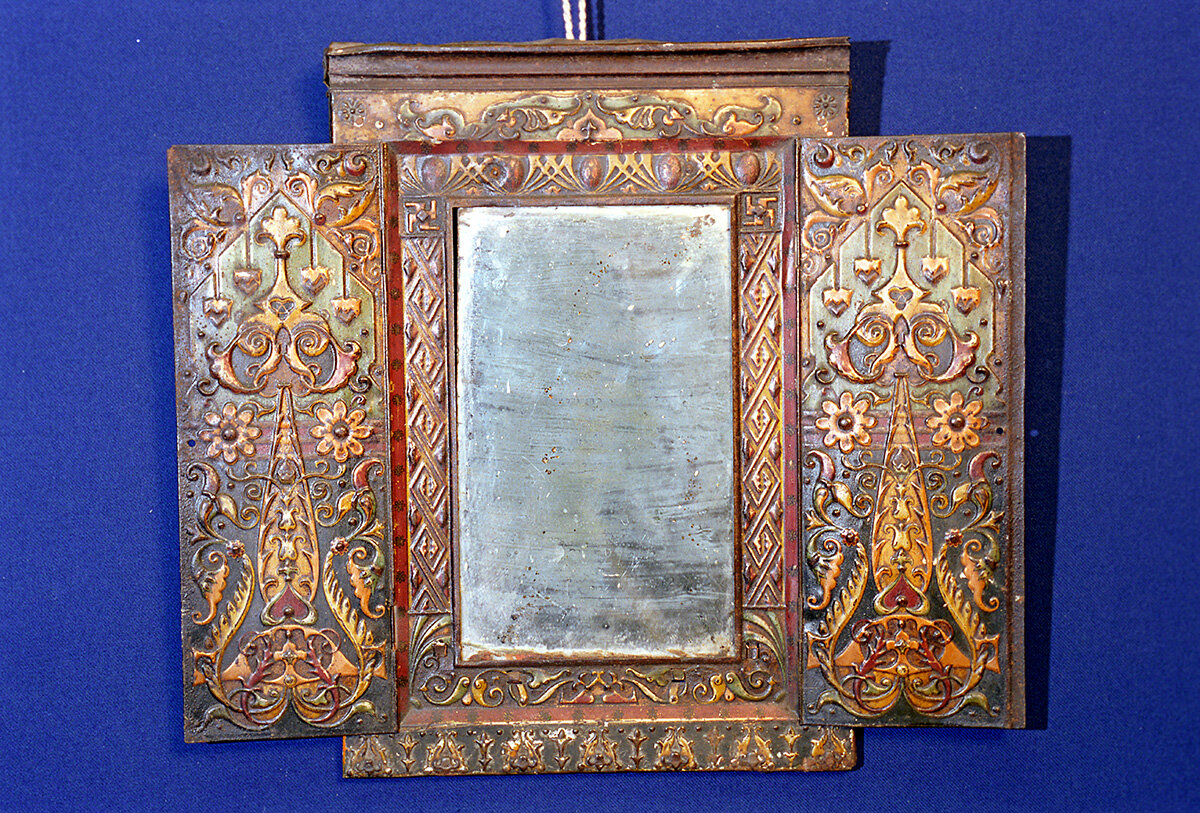 Рама зеркала, начало ХХ века. Кемеровский областной краеведческий музей. (с) Дмитрий Коробейников/Sputnik
