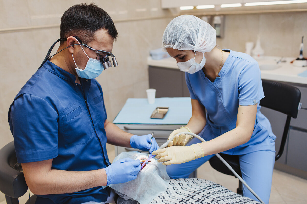 Процесс лечения зубов в Клинике Реконструктивной Стоматологии.