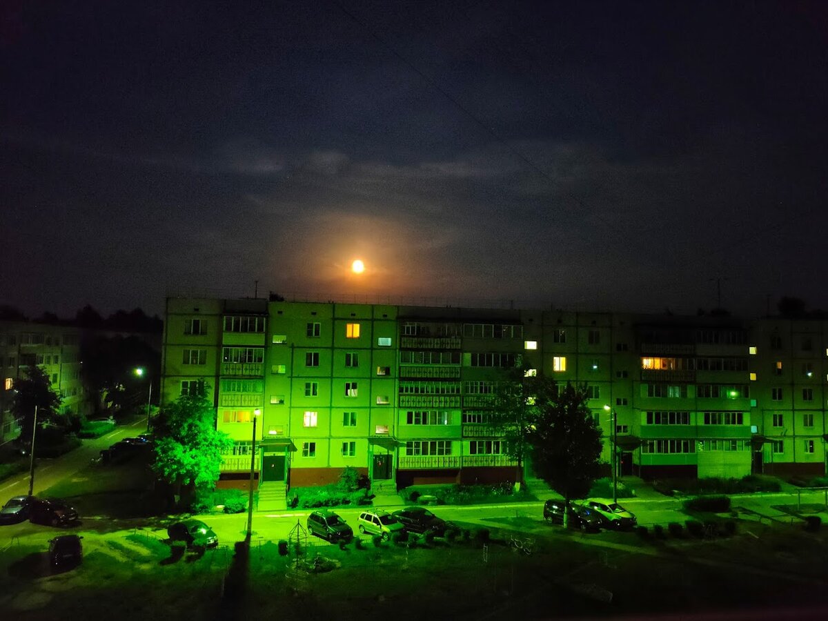 Эта история произошла со мной около года назад. У меня заканчивался отпуск, и я уже под вечер решил сходить до магазина и купить тортик. Так сказать порадовать себя.-2