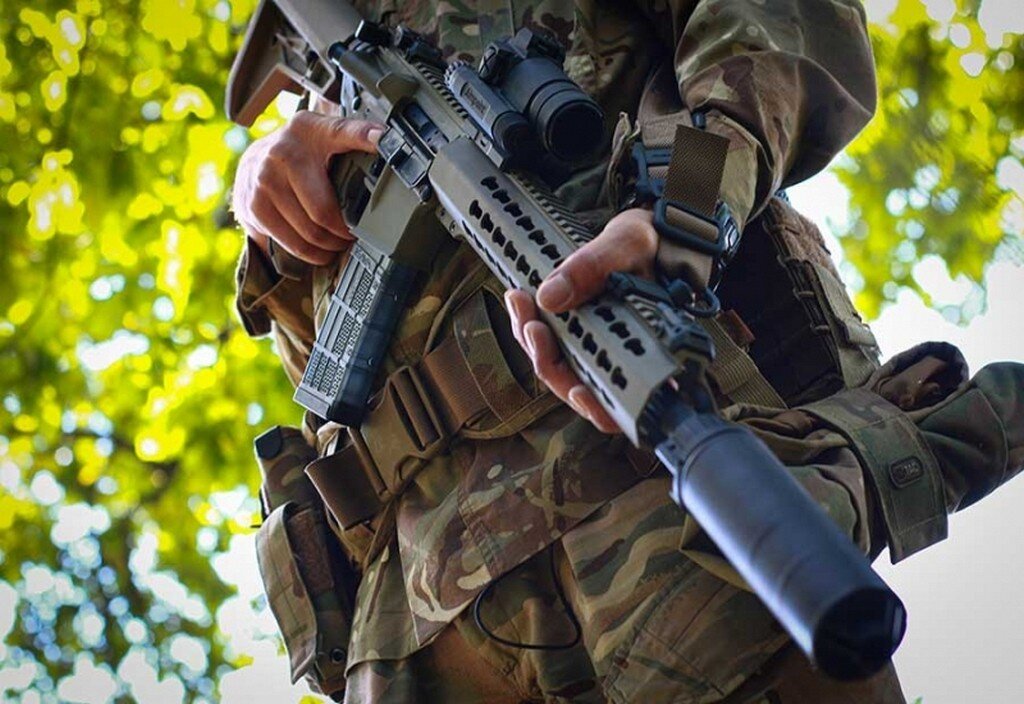 Ukrop UAR-15 представляет собой типичный AR-подобный образец стрелкового оружия под патрон 5,56х45