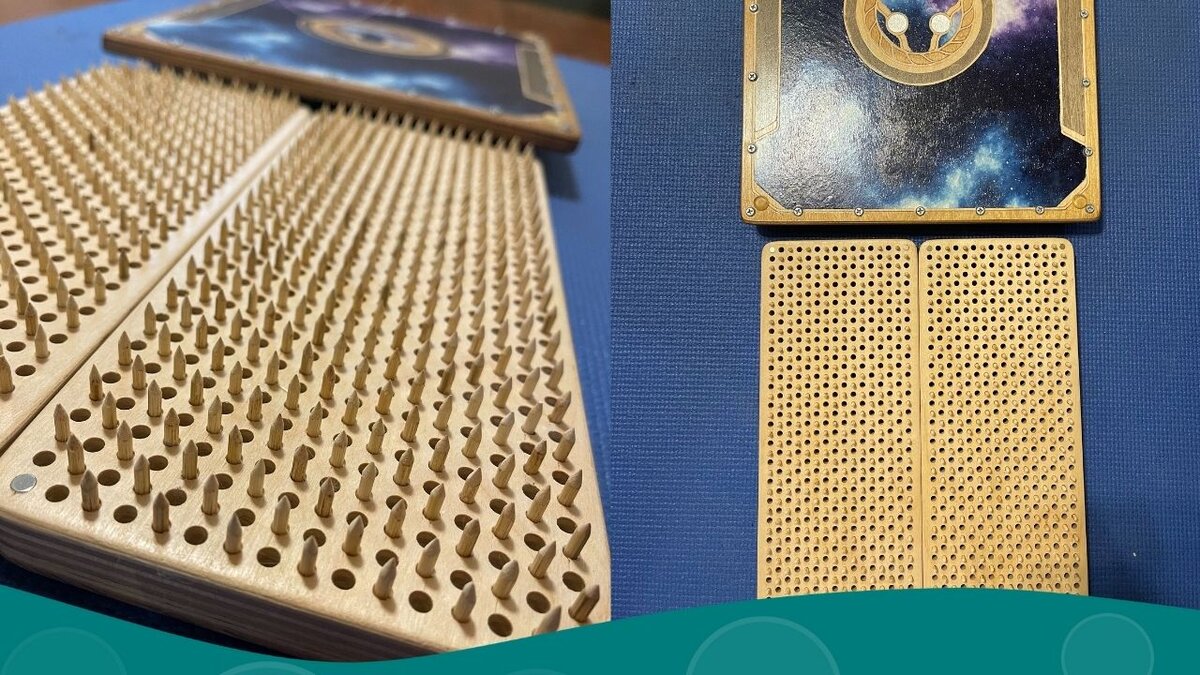 Это моя доска с бамбуковыми гвоздями. Она удобна для того, чтобы брать ее с собой в поездки.