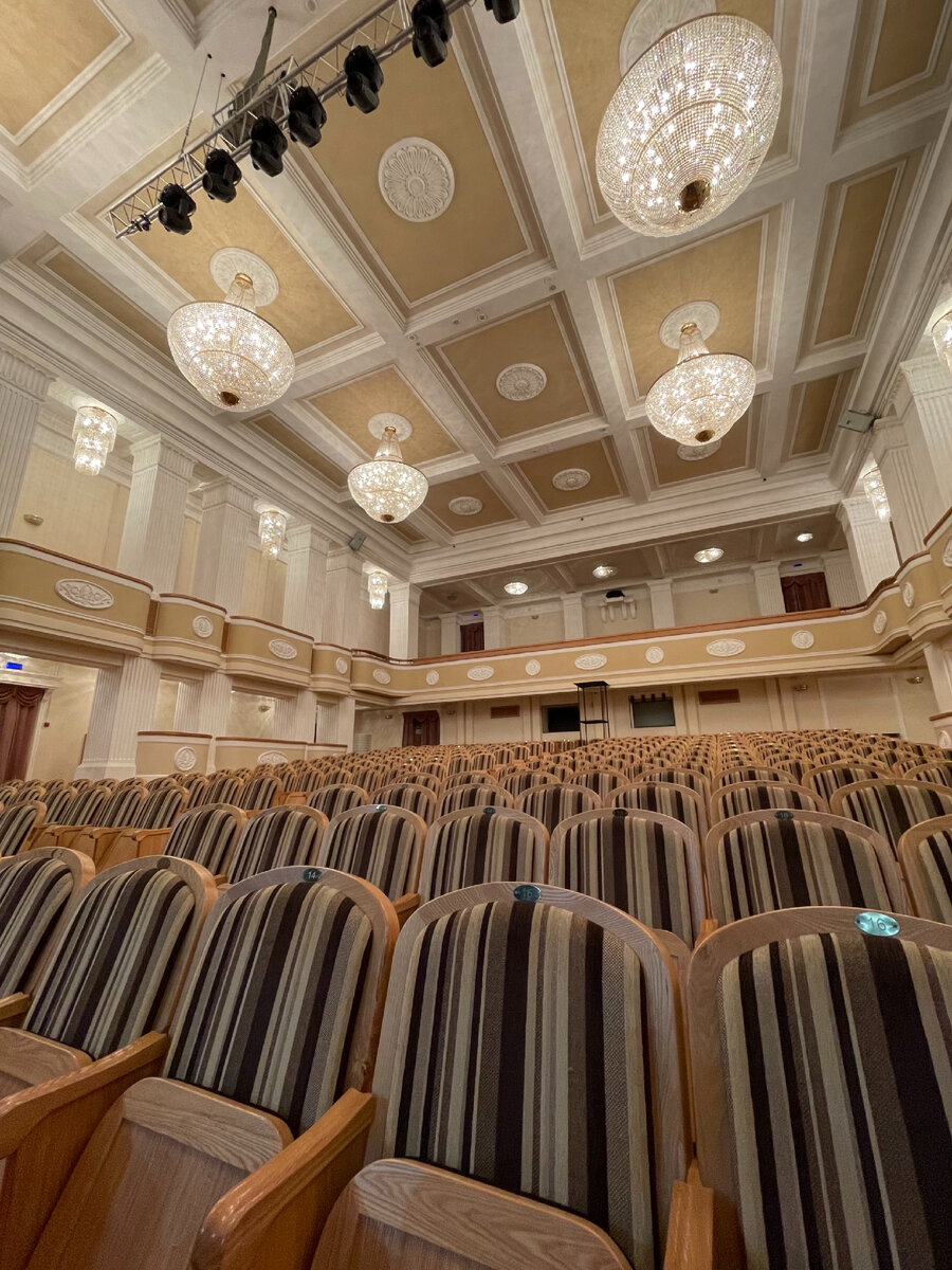 Большой зал молодёжного театра