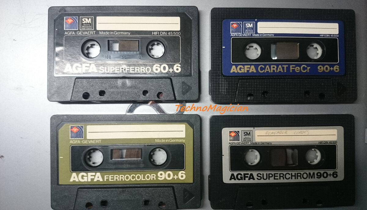 Компакт кассеты разных типов.