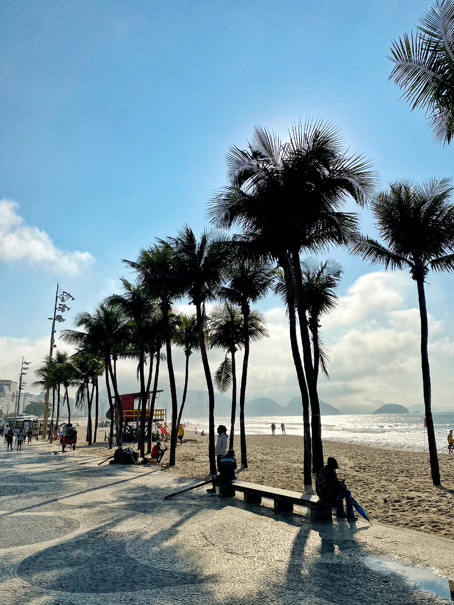 Набережная на пляже Копакабана.