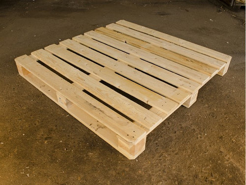 Квадратные деревянные поддоны
