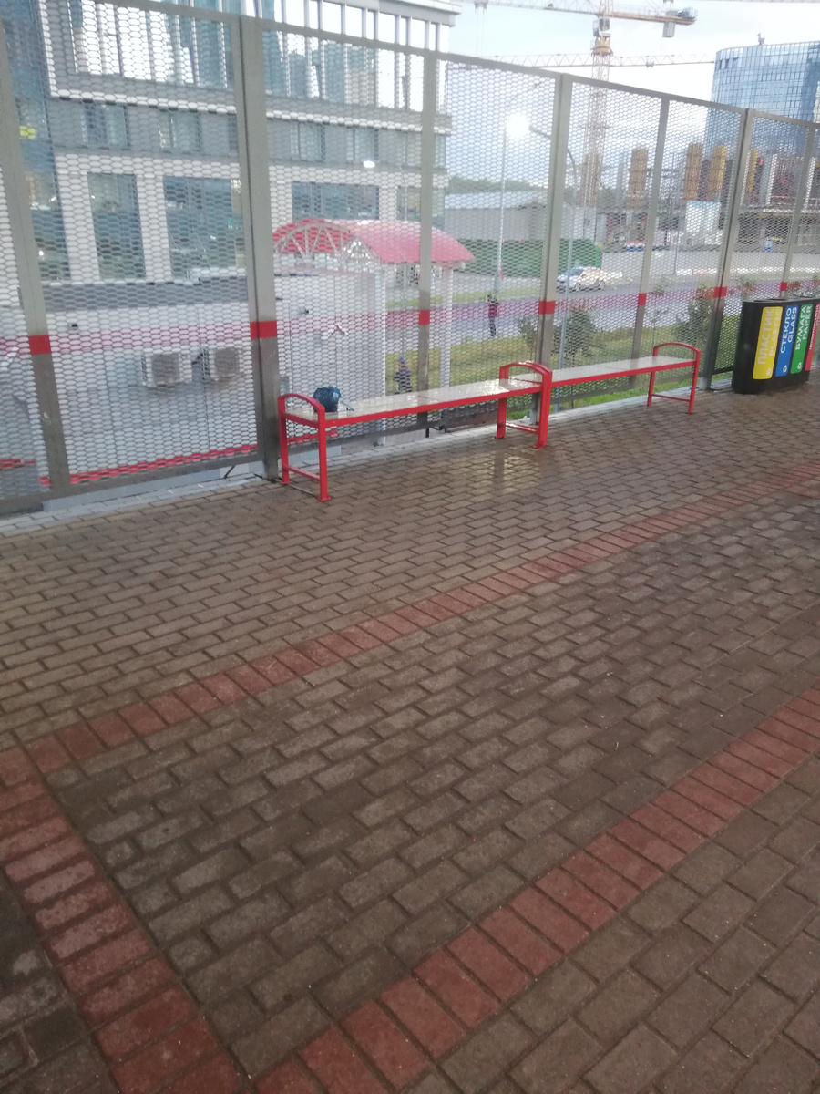 Скамейки на станции МЦК "Ботанический Сад"