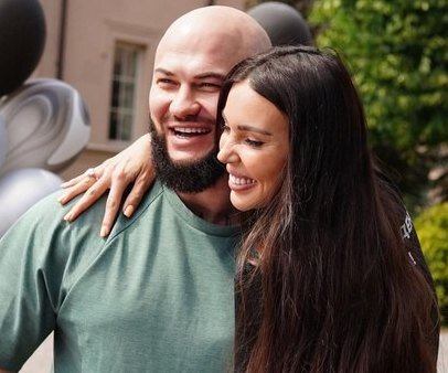     «Мужу сегодня 37 лет, из них мы 15 вместе!»: Оксана Самойлова обрадовала Джигана