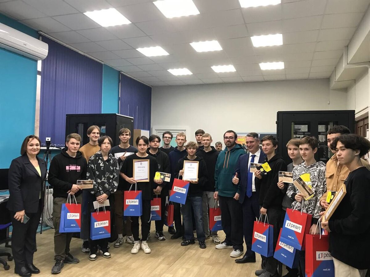 Команды принимают поздравления 