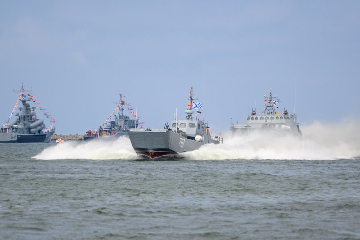    Главком ВМФ РФ: более 100 российских кораблей несут службу в Мировом океане