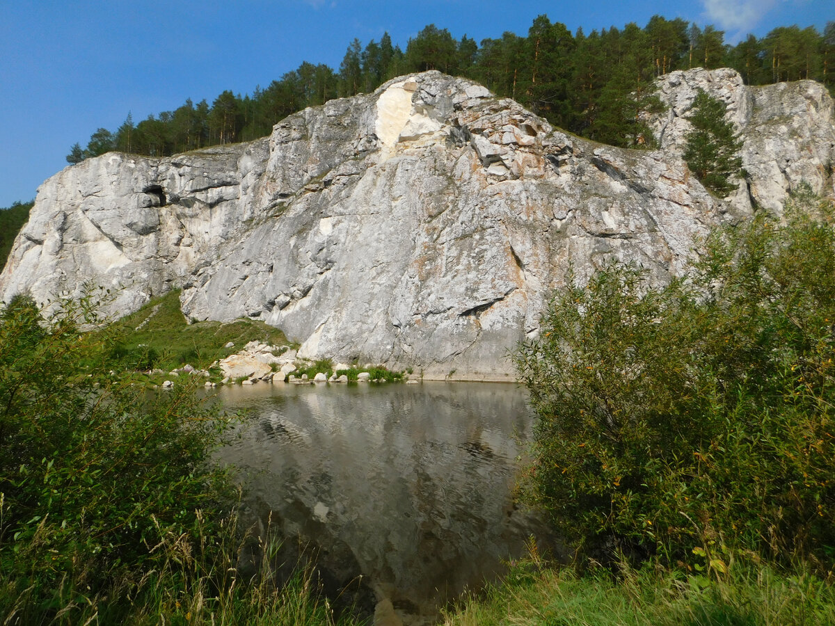 Шайтан-камень на реке Реж в Арамашево. Фото автора.