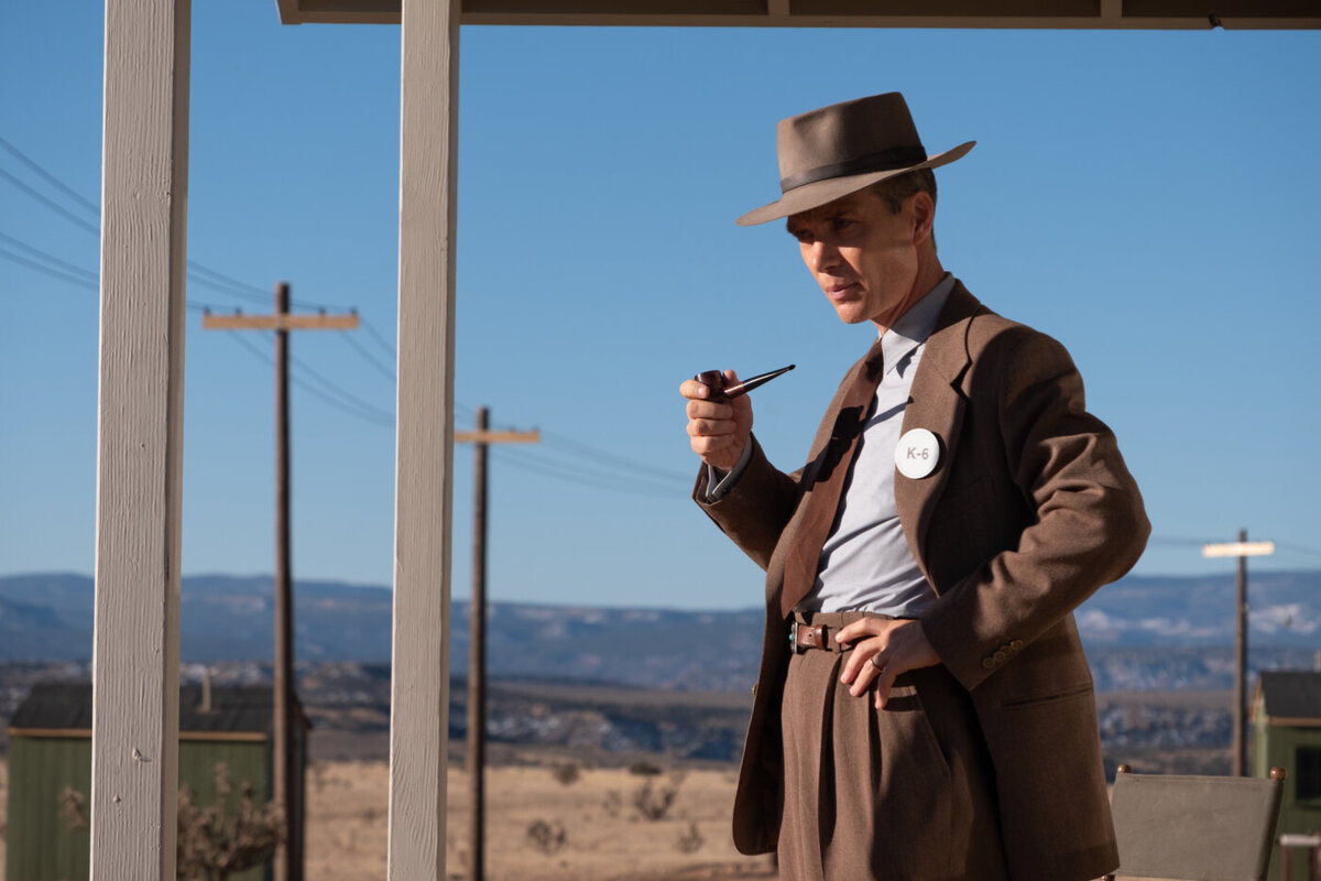 фото: https://www.praguereporter.com/home/2023/7/19/oppenheimer-imax-70mm-movie-review-nolans-explosive-epic-burns-through-the-big-screen/