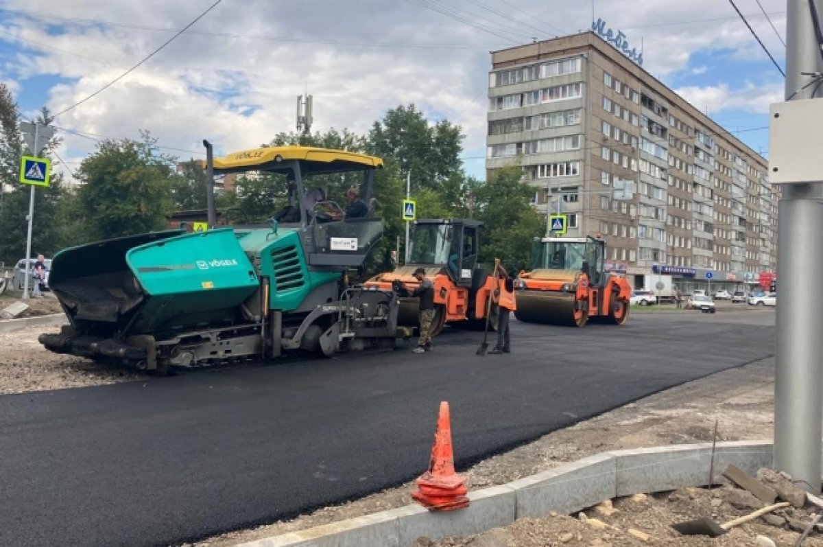    В Красноярске на улица Щорса начали укладывать финишный слой асфальта