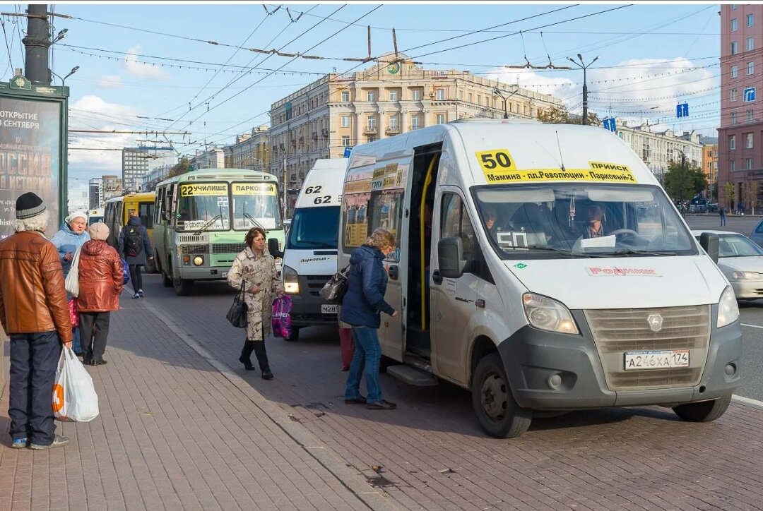 Свободный доступ. Примерно такое такси. В основном, как я помню работают люди из ближнего зарубежья, обосновавшиеся в России уже☺. 