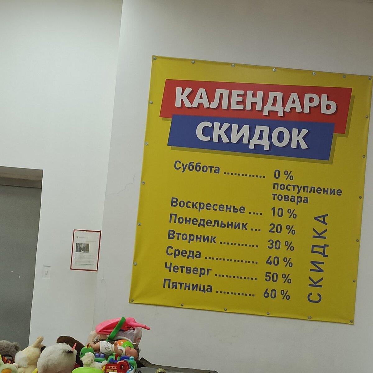 Привет всем! Это  Анна из Ростова-на-Дону. И я с Вами ищу сокровища по секонд-хендам моего города.  Примеряю разное: маленькое-большое, женское-мужское. Черного и серого почти нет в моих обзорах.-1-2