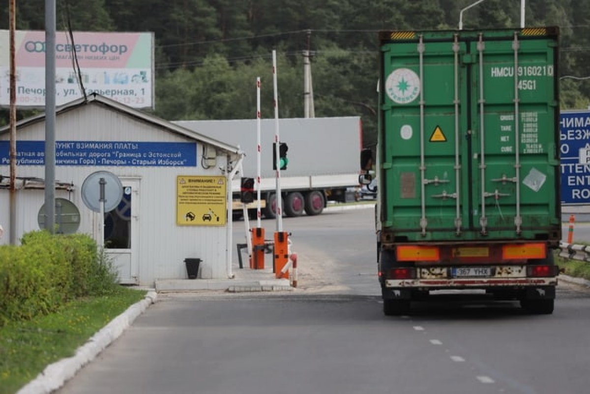    Через границу пускают только автомобили с номерами стран Евросоюза