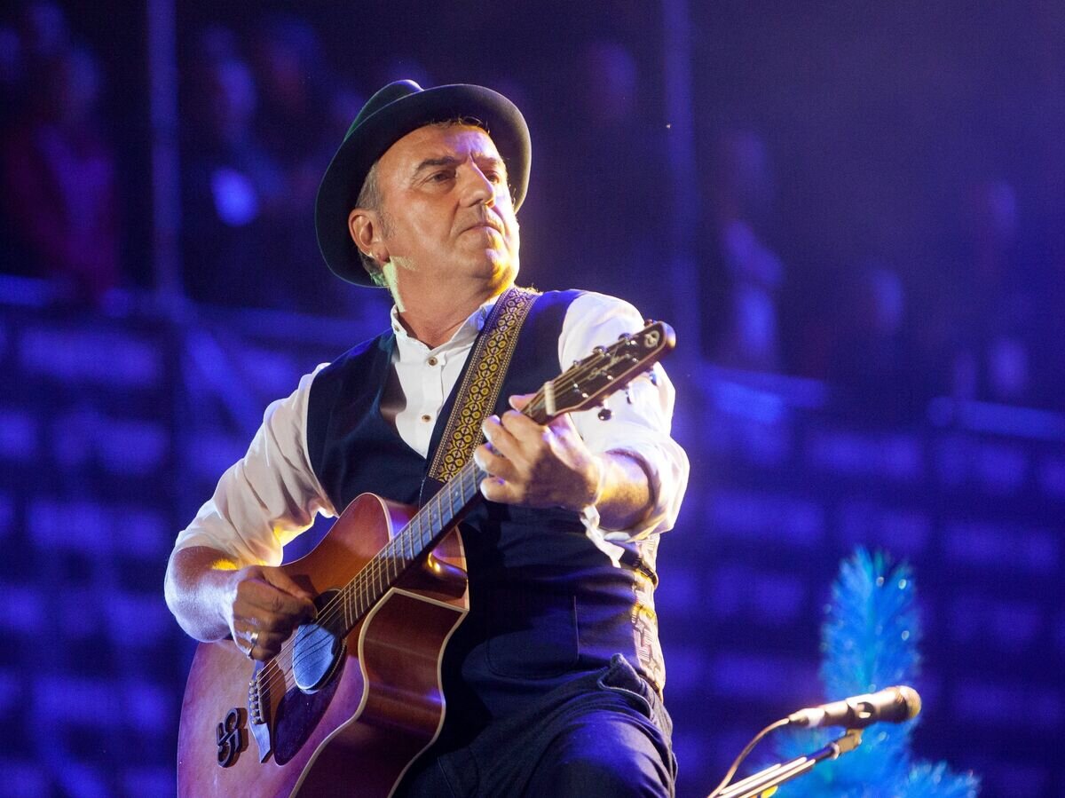    Лидер группы "Чайф" Владимир Шахрин выступает на музыкальном фестивале "Нашествие 2016"© РИА Новости / Илья Питалев