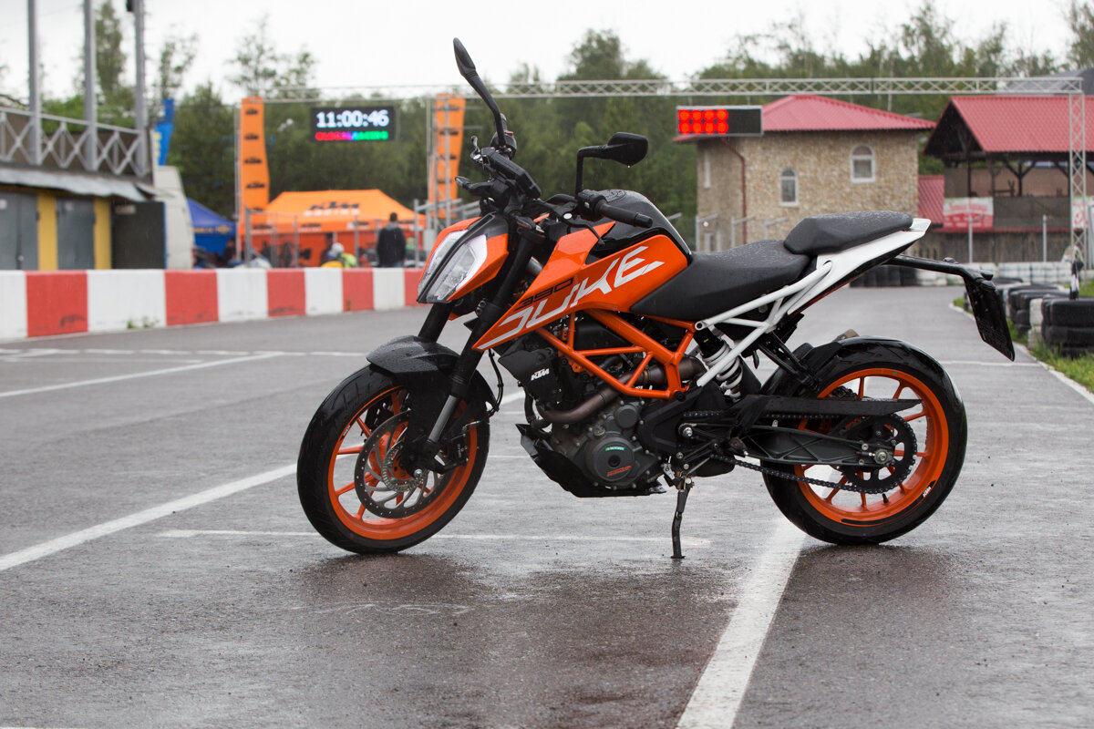 KTM Duke 390 байкер