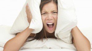 Здесь не может быть никаких сомнений в том, что шум – ночной. Значит, он запрещён в любом случае. Порядок действий следующий: