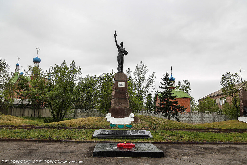 Сайт г черногорска. Памятник погибшим шахтерам в Черногорске. Памятник Баландиной в Черногорске. Сквер Шахтеров Черногорск. Город Черногорск парк.