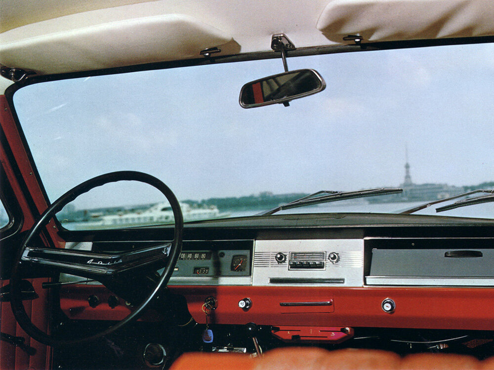 У переходной модели салон остался от предшественницы.