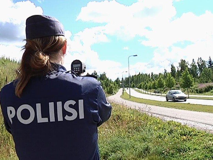 Ездил со мной. Финская полиция на дорогах. Трасса в Финляндии полиция. Финляндия арест машины.