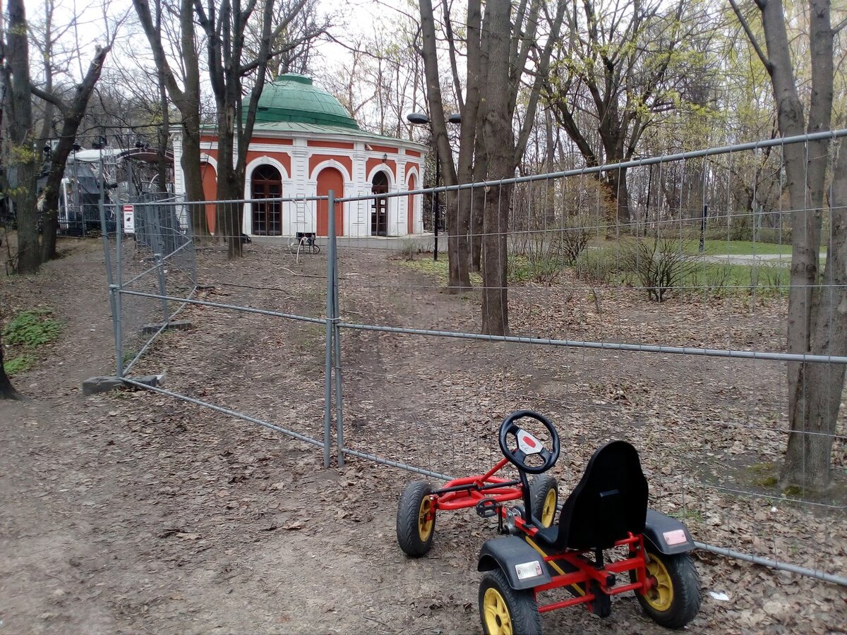 Прикольный транспорт - ноги тренируются на ура. 300 рублей за полчаса, если не ошибаюсь