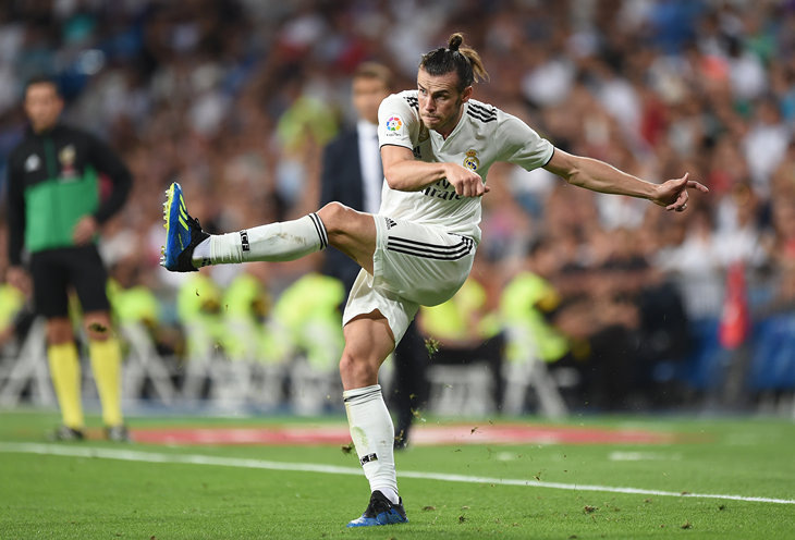 Потери Мадрида после ухода Роналду.  Хулен Лопетеги старается решить проблему серьезного масштаба - замена ключевого игрока, которому удавалось брать игру в свои руки и активно помогать товарищам по команде, по статистике ударов 7 за матч, где более 5 исполнялись со штрафного.
Роналду показывал в прошлогоднем сезоне сумасшедшие показатели, что сравнить подобного просто не с чем.
Но остался вопрос, чего же больше, поражающих действий "звезды" или же тактического хода Мадрида? Возможно было и то и другое.