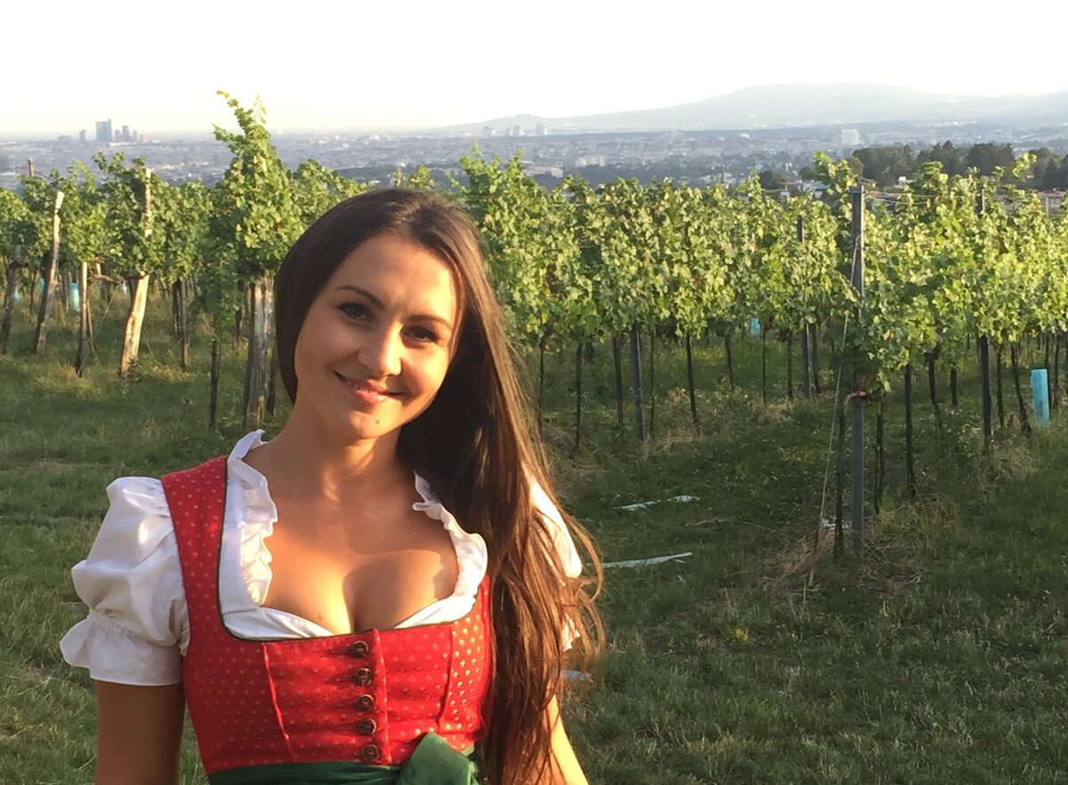 Самые красивые немки. Австрия девушки. Австрийский дирндль. Австрийцы девушки. Австрийцы внешность.