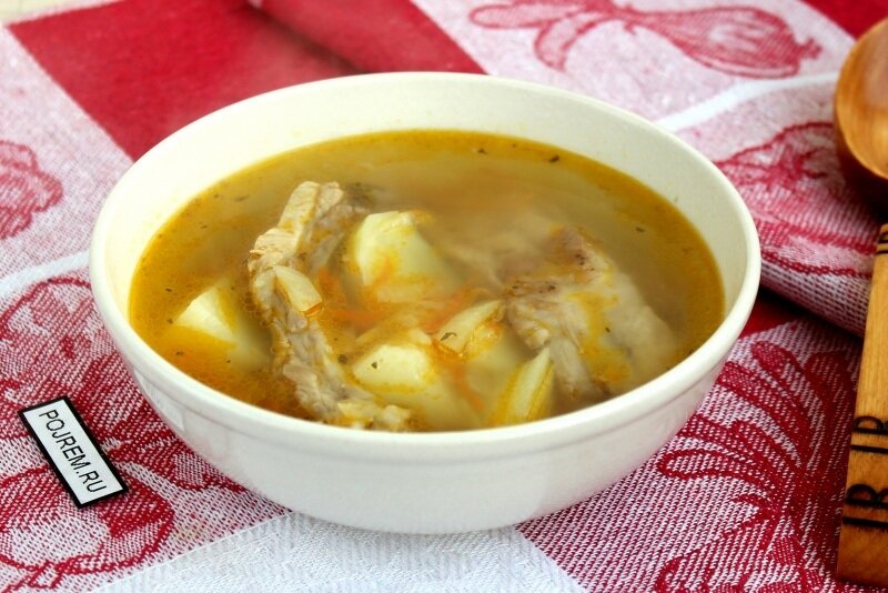 Фасолевый суп с копчеными ребрами. Чечевичная шурпа. Суп "гороховый  с копченостями" "геркулес" 60г. Похлебка из бараньих ребрышек. Гороховый суп с копченостями ребрышками.