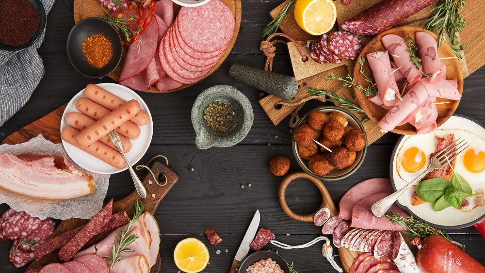 Диетический ужин. Мясное кето. Обед мясо с овощами. Мясо в ассортименте. Низкоуглеводное питание кето.