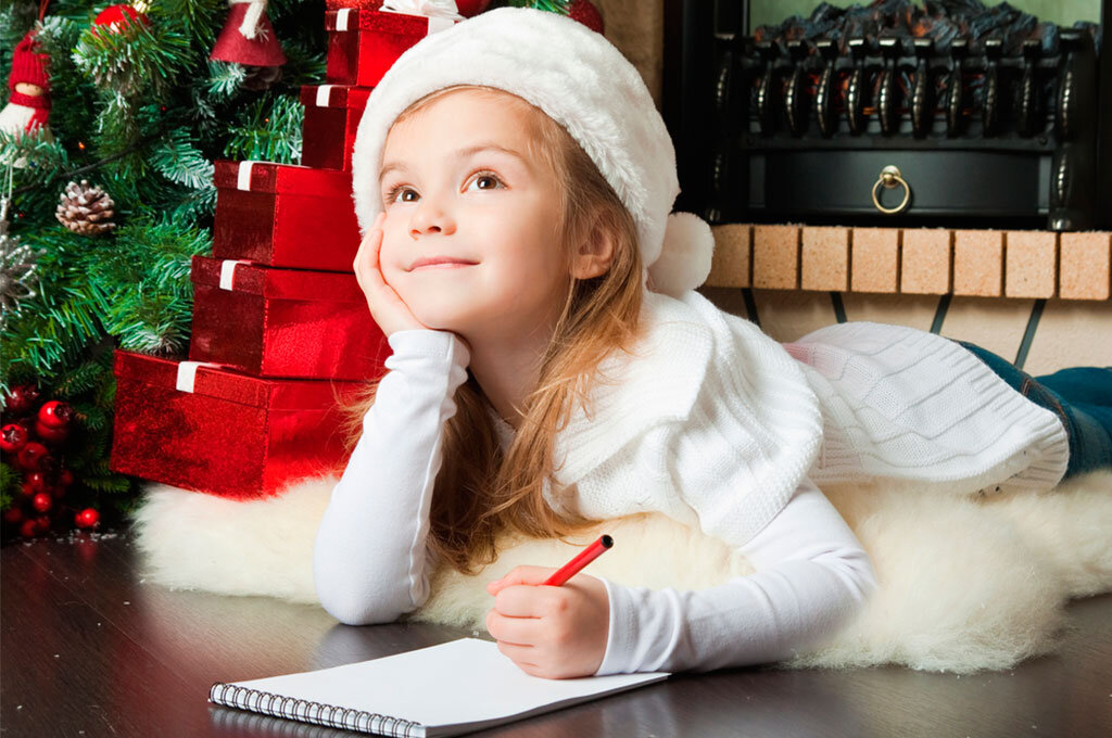 Не забудьте заранее написать Деду Морозу и отправить письмо! Волшебнику поступает ежегодно очень много писем и нужно всем ответить. Подготовьтесь к празднику заранее!