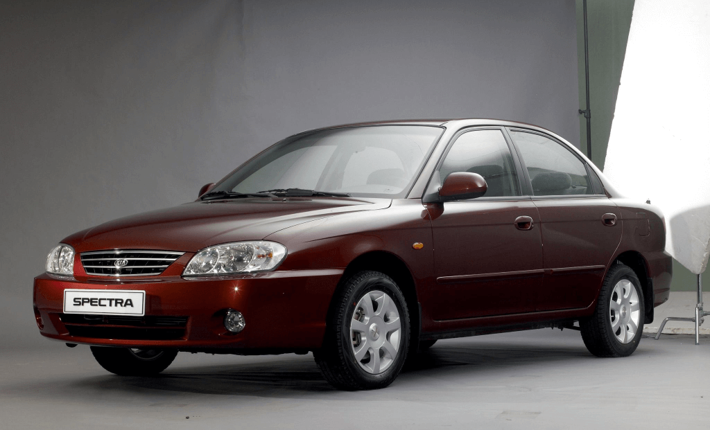 Данный автомобиль сильно недооценен на российском рынке, а ведь он имеет ряд преимуществ. Один из плюсов которые стоит указать это дешевые запчасти, которые можно без проблем найти в любом небольшом городе в наличии. 