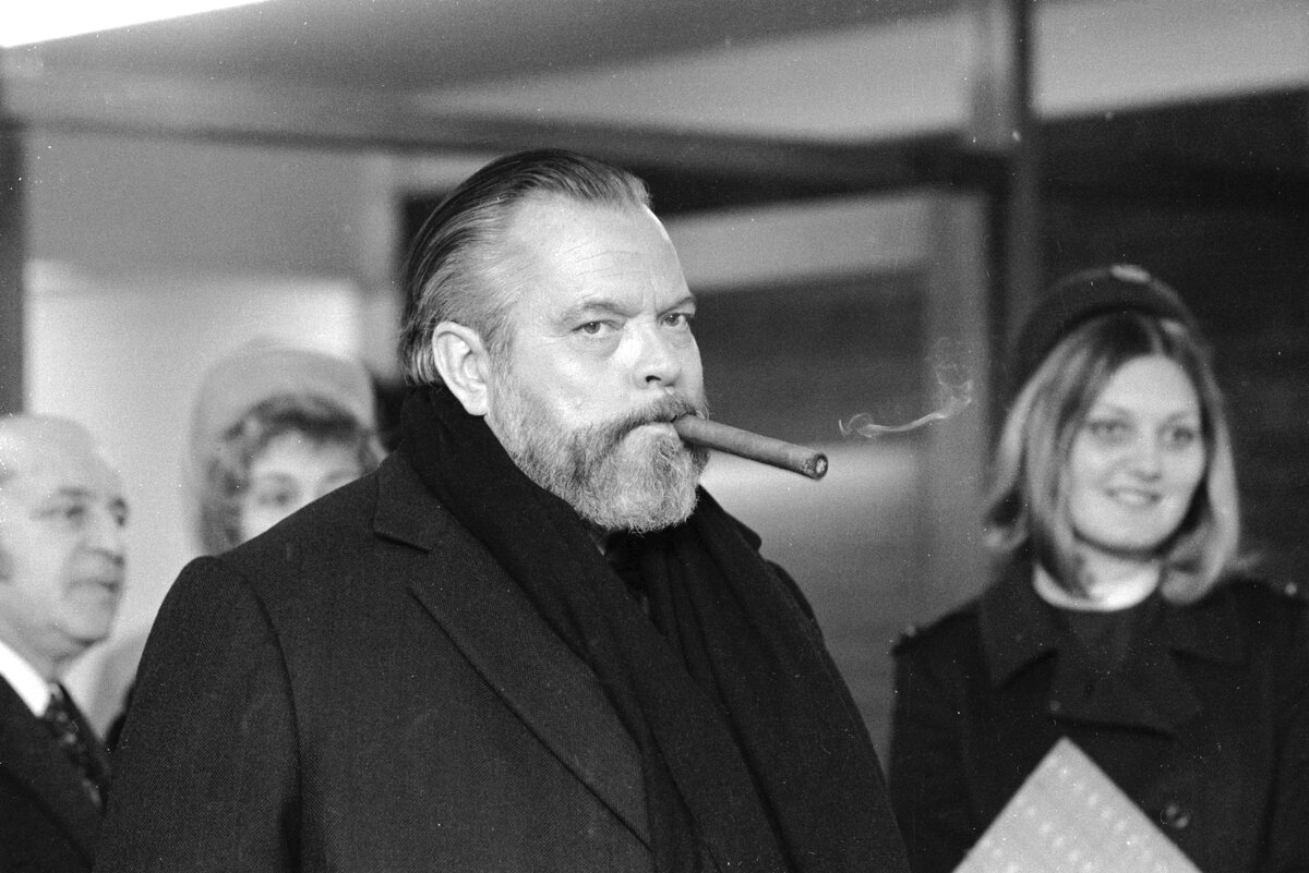Орсон Уэллс в аэропорту Хитроу, 1971-ый год