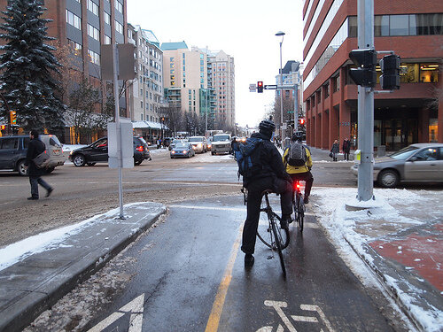 Зимой велодороги в Калгари продолжают функционировать. Фото: Bike Calgary.