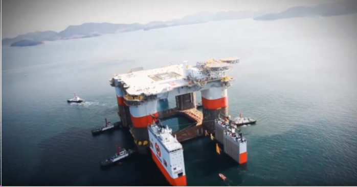 Фото: Платформа “Dockwise VanGuard” погружена в воду / Источник: Интернет