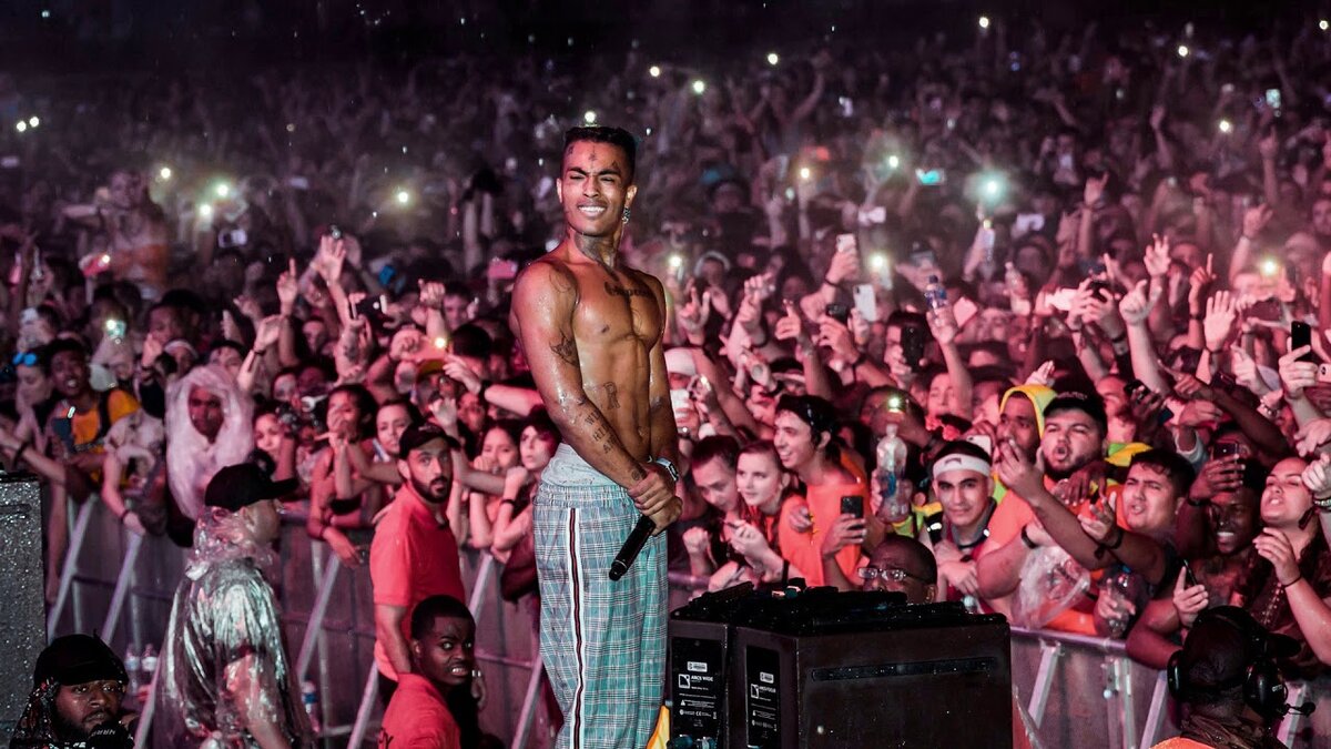На фото XXXTENTACION с концерта во Флориде.