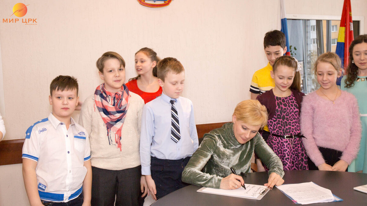 Чиновников ругают, чиновников хвалят,  по-разному относятся. А мы ищем пути соприкосновения, мы узнаём секреты успеха,  какими лидерскими навыками  должен  обладать  человек, чтобы достигать высоких целей, какие сложности у этих самых успешных людей...