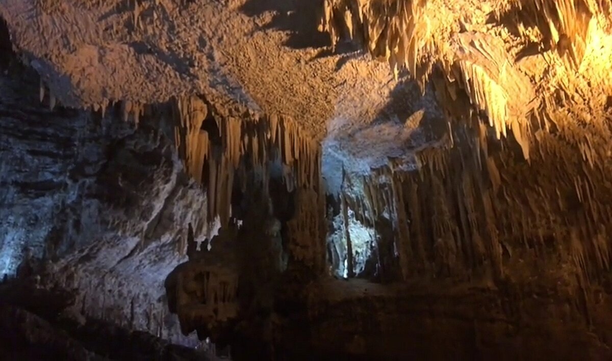 Подземное озеро зеегротте австрия. Пещера. Пещеры закрытые. Необычная пещера. Пещера харрисонс-кейв.