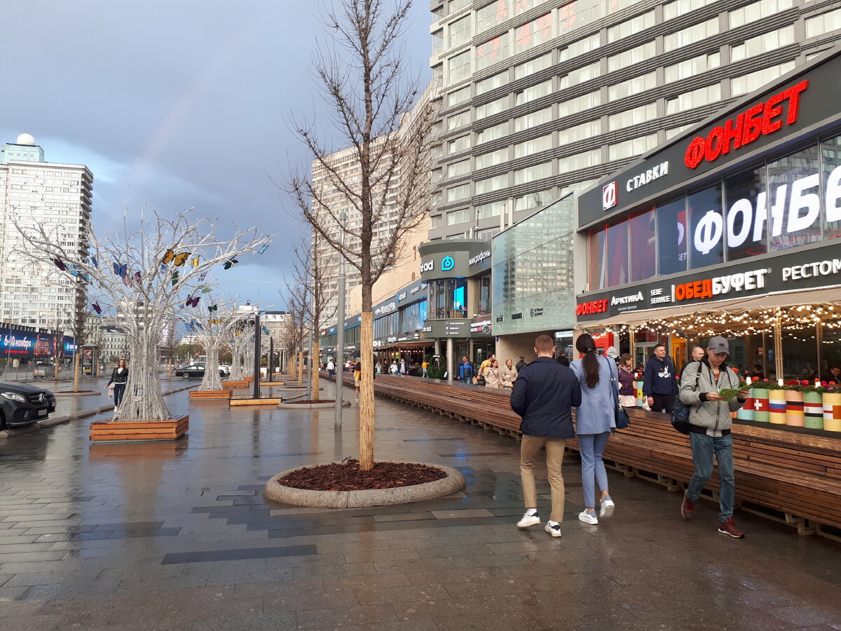 Скамейка на новом арбате