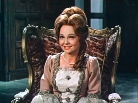 Наталья Белохвостикова в роли королевы Анны в фильме "Стакан воды". 