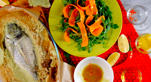 Рыба в соли с травами и морковным салатом - готовим как в ресторане: видео рецепт и пошаговые фото