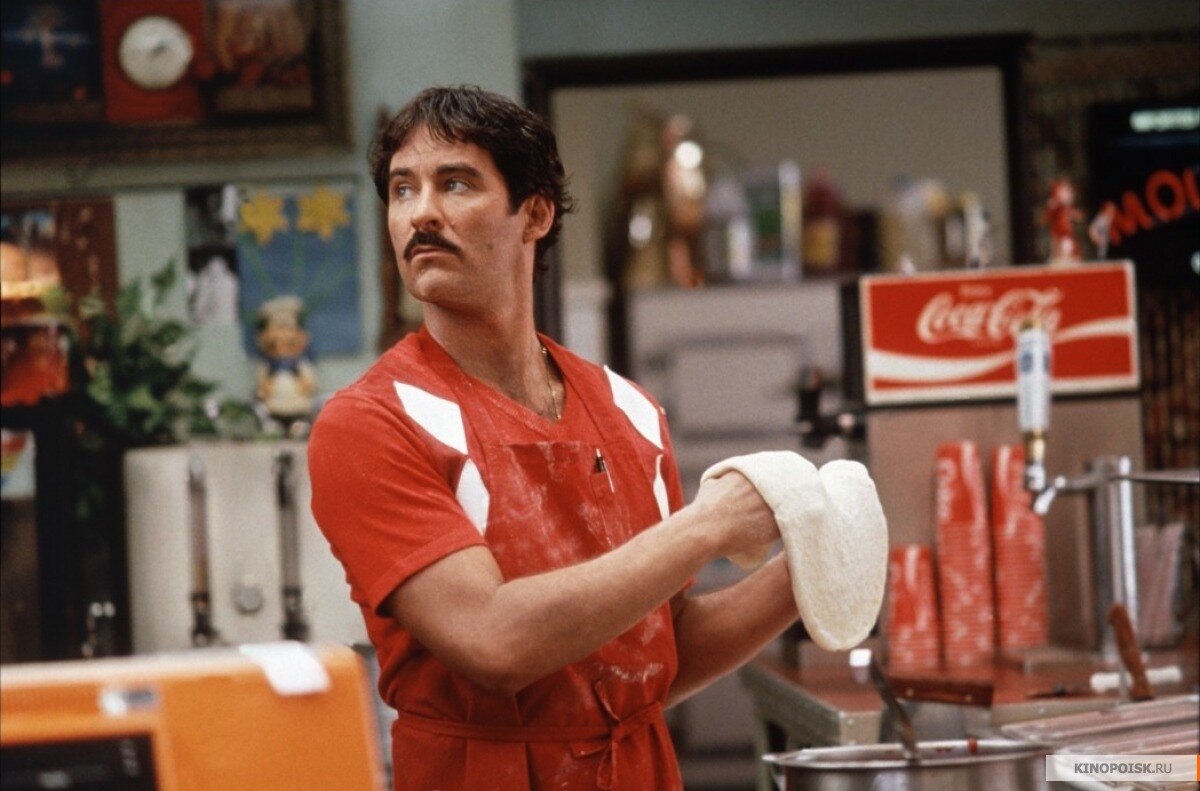 Творческий дуэт сценариста Джона Костмайера и сценариста «Звездных войн», «Индианы Джонса» и" Телохранителя» Лоуренса Кэздана в кресле режиссёра подарил миру остроумную комедию о похождениях классического итало-американца на любовном фронте за спиной у жены, роль которого великолепно исполнил неподражаемый Кевин Клайн. 