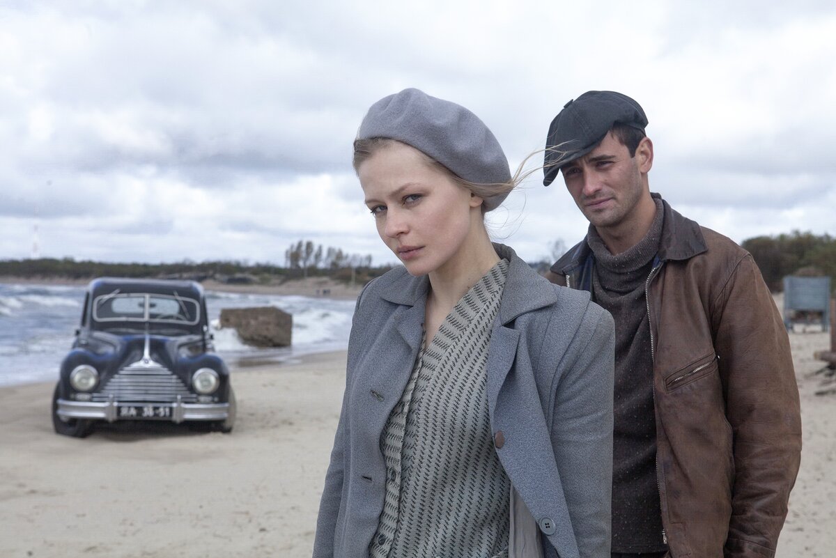 Кадр из фильма Холодное танго, 2017 год.