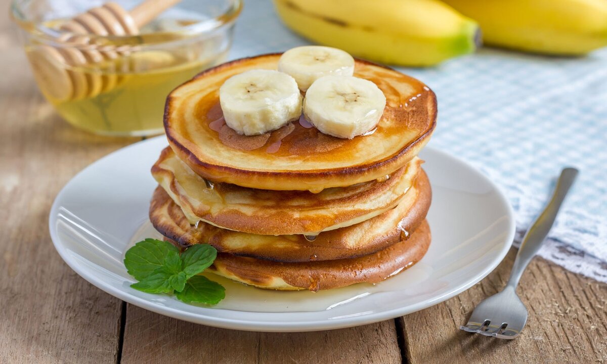 Оладьи без молока. Овсяные панкейки. Банановые оладушки. Оладьи с бананом без молока. Бананово овсяные оладушки.