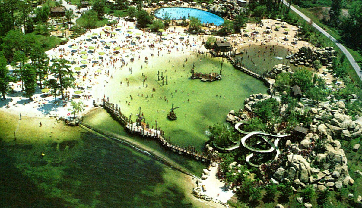 Речная деревня вскоре после открытия