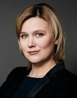 - В июне 2016 года законодатель опрометчиво ввел новую норму ФЗ «О государственной регистрации недвижимости», которая буквально парализовала дальнейшую возможность в простой письменной форме реализовывать объект недвижимости, если он находится в долевой собственности у нескольких лиц. Для этого необходимо было обратиться к нотариусу, и только после его заверения такой договор купли-продажи объекта недвижимости мог считаться законным. Данная норма отменена 31 июля 2019 года.