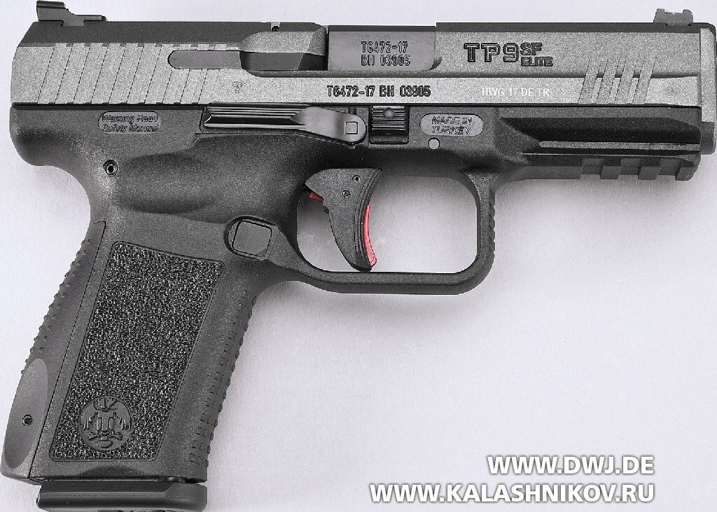 Новый самозарядный пистолет Canik TP9SF Elite Compact очень хорошо обработан и обладает современными деталями оснащения. На передней части рамки под полостью для возвратной пружины размещена планка «пикатини».
