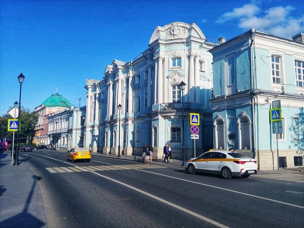 Петербург и Москва глазами коренных жителей