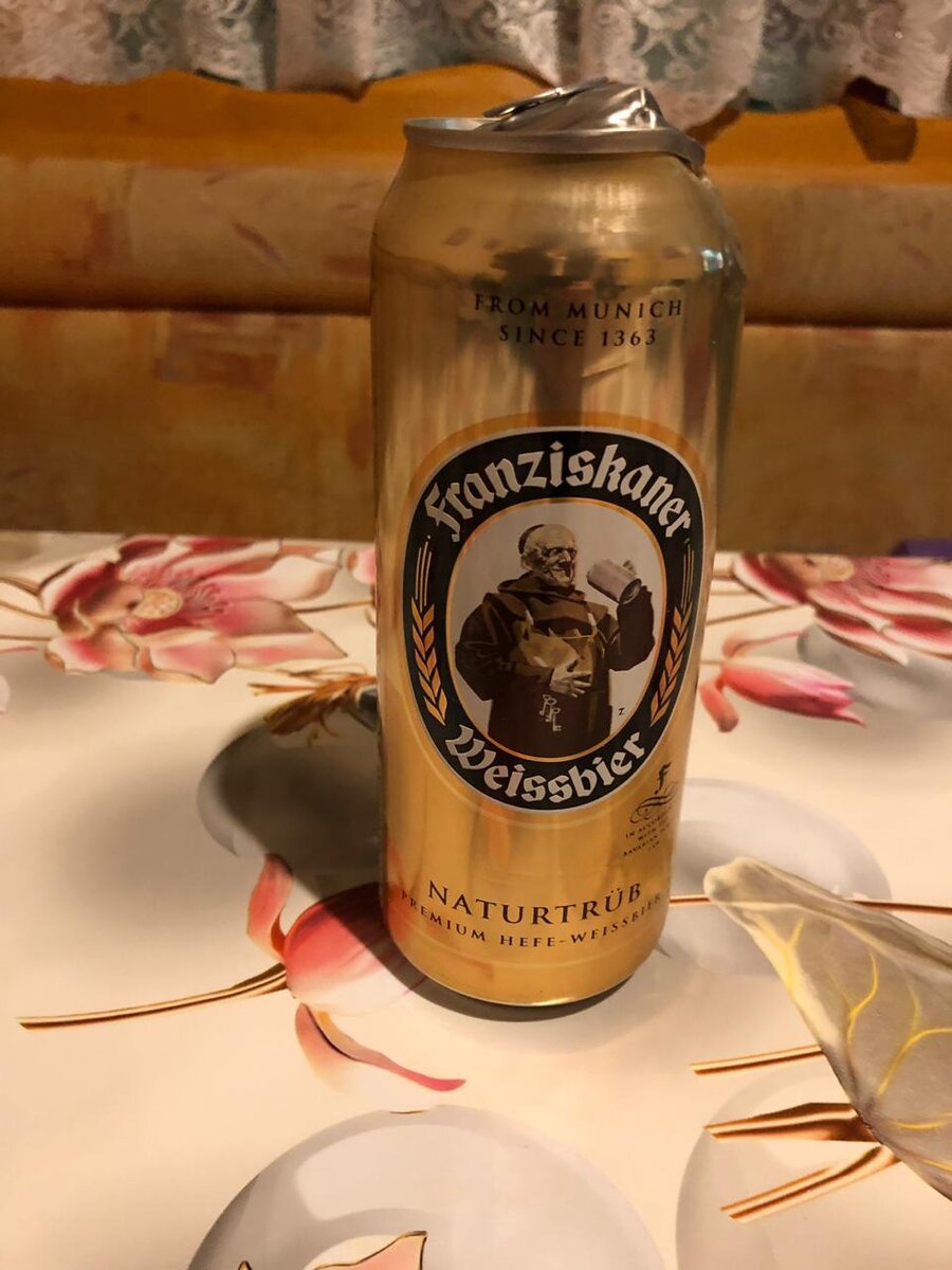 Чуть-чуть повреждённая банка.
