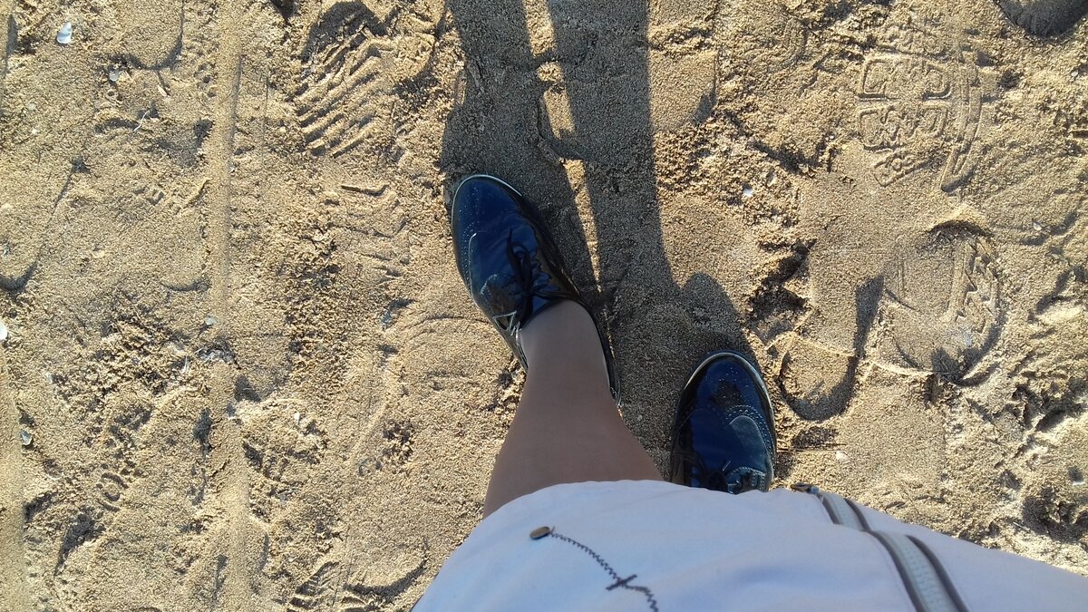 Ушла на песчаный пляж 